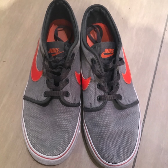 nike toki textile low
